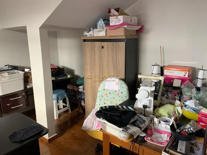 Sobrado com 4 quartos à venda, 226m2 em Vila Jussara, Anapolis - GO - imagem 4 Foto 4 de Sobrado com 4 quartos à venda, 226m2 em Vila Jussara, Anapolis - GO