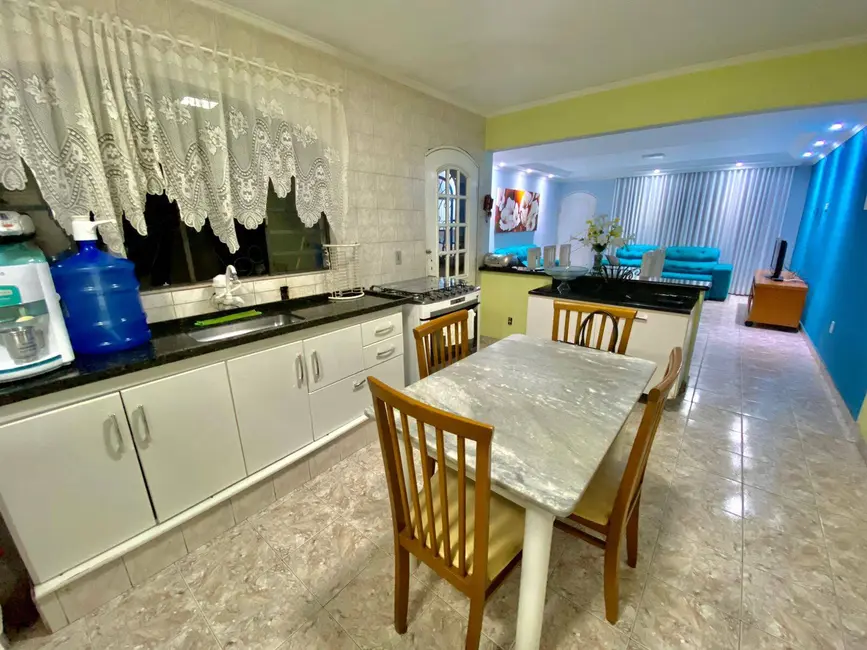 Foto 1 de Casa com 5 quartos à venda, 200m2 em Jardim do Estádio, Santo Andre - SP