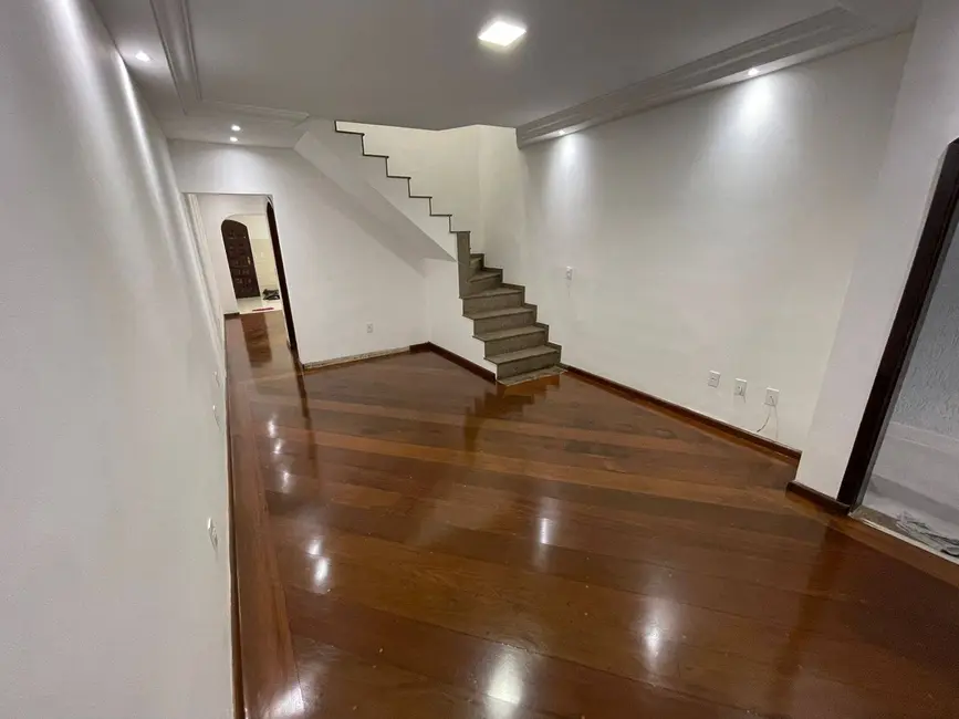 Casa com 3 quartos à venda, 220m2 em Jardim das Maravilhas, Santo Andre - SP - imagem 2 Foto 2 de Casa com 3 quartos à venda, 220m2 em Jardim das Maravilhas, Santo Andre - SP