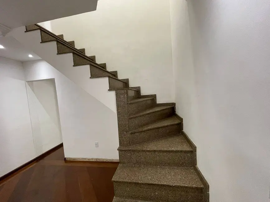 Casa com 3 quartos à venda, 220m2 em Jardim das Maravilhas, Santo Andre - SP - imagem 3 Foto 3 de Casa com 3 quartos à venda, 220m2 em Jardim das Maravilhas, Santo Andre - SP