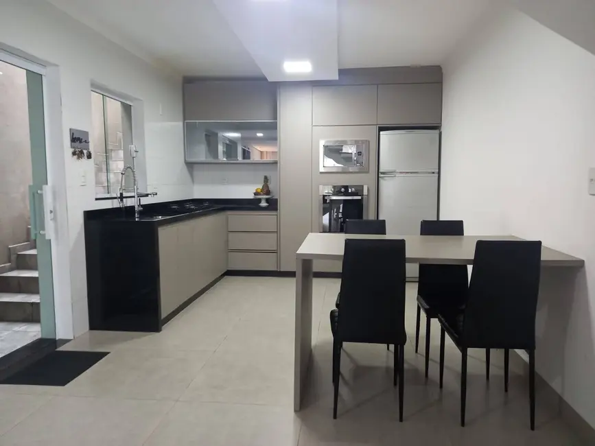 Foto 2 de Casa com 2 quartos à venda, 200m2 em Vila Sacadura Cabral, Santo Andre - SP