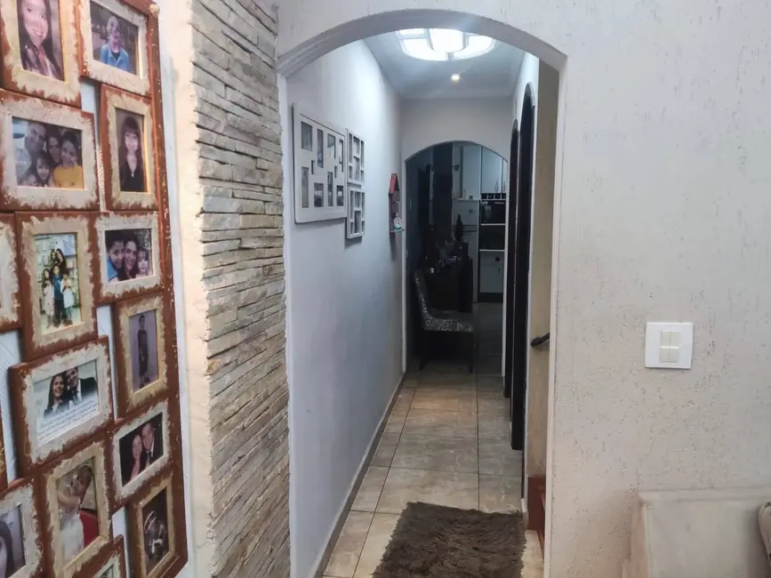 Casa com 3 quartos à venda, 190m2 em Jardim Las Vegas, Santo Andre - SP - imagem 4 Foto 4 de Casa com 3 quartos à venda, 190m2 em Jardim Las Vegas, Santo Andre - SP