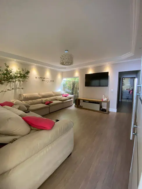 Casa com 3 quartos à venda, 159m2 em Vila Scarpelli, Santo Andre - SP - imagem 4 Foto 4 de Casa com 3 quartos à venda, 159m2 em Vila Scarpelli, Santo Andre - SP