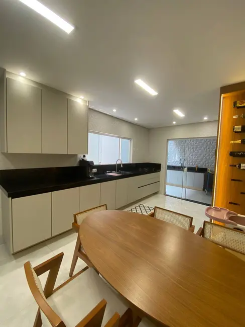 Foto 2 de Casa com 3 quartos à venda, 210m2 em Parque das Nações, Santo Andre - SP