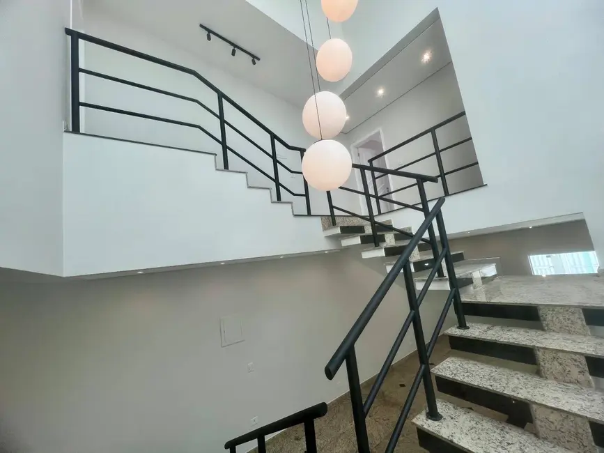 Casa com 3 quartos à venda, 244m2 em Vila Scarpelli, Santo Andre - SP - imagem 4 Foto 4 de Casa com 3 quartos à venda, 244m2 em Vila Scarpelli, Santo Andre - SP