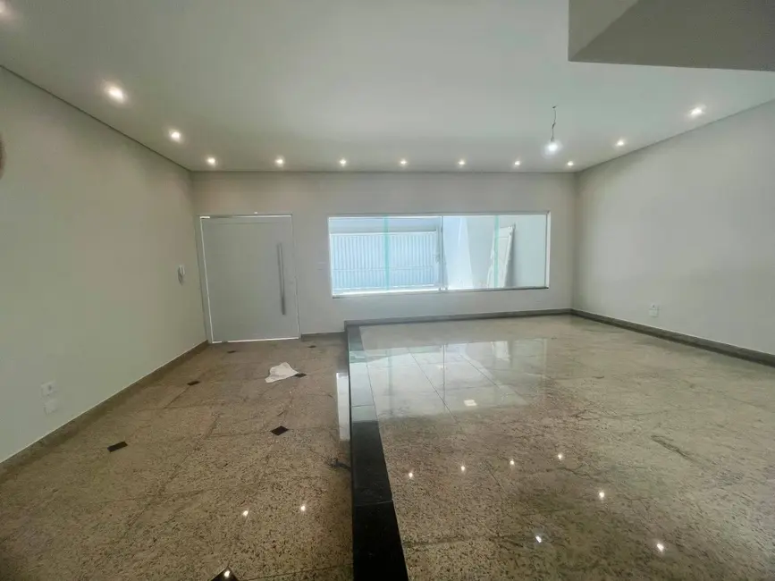 Casa com 3 quartos à venda, 244m2 em Vila Scarpelli, Santo Andre - SP - imagem 1 Foto 1 de Casa com 3 quartos à venda, 244m2 em Vila Scarpelli, Santo Andre - SP