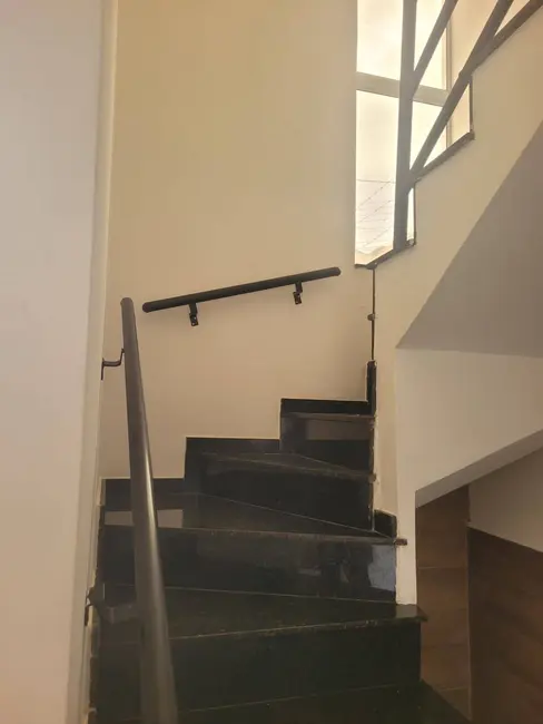 Sobrado com 3 quartos à venda, 156m2 em Pinhalzinho - SP - imagem 4 Foto 4 de Sobrado com 3 quartos à venda, 156m2 em Pinhalzinho - SP