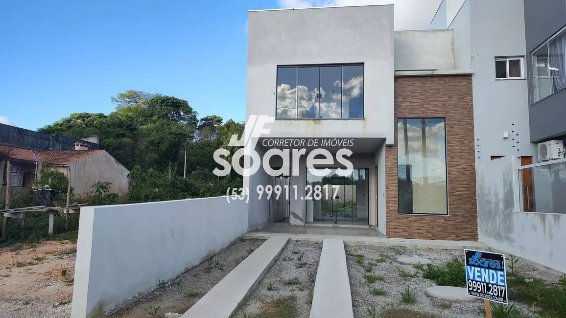 Foto 1 de Sobrado com 3 quartos à venda, 103m2 em Três Vendas, Pelotas - RS