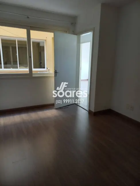 Foto 2 de Apartamento com 2 quartos à venda, 99m2 em Centro, Pelotas - RS