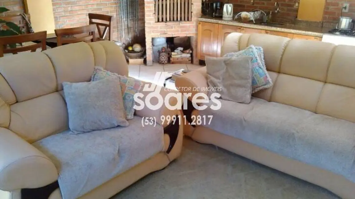 Foto 2 de Sobrado com 4 quartos à venda, 147m2 em Centro, Pelotas - RS
