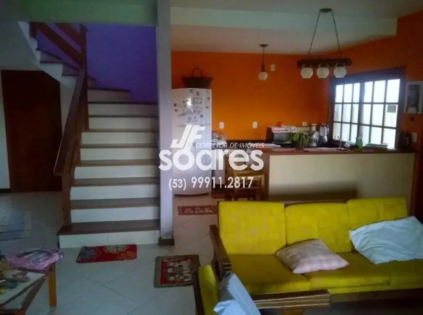Foto 2 de Sobrado com 3 quartos à venda, 229m2 em Laranjal, Pelotas - RS