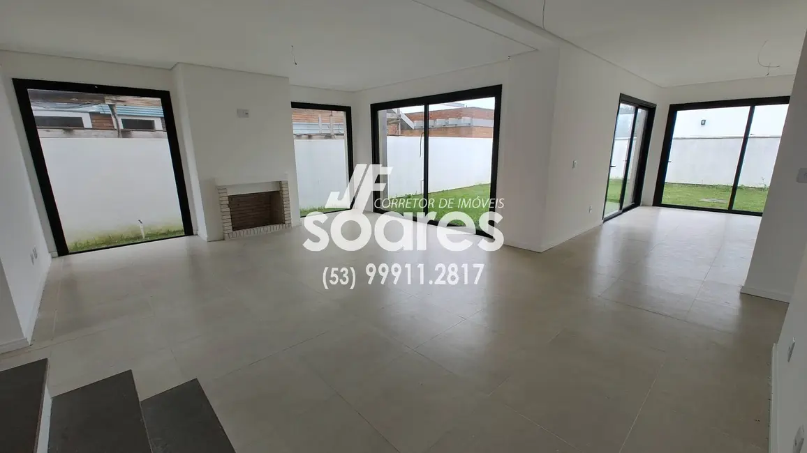 Foto 2 de Casa de Condomínio com 3 quartos à venda, 269m2 em Laranjal, Pelotas - RS