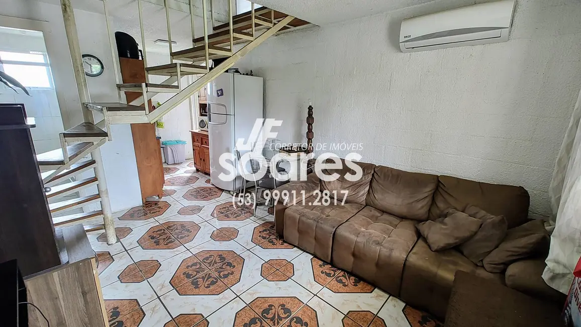 Foto 2 de Casa de Condomínio com 2 quartos à venda, 67m2 em Fragata, Pelotas - RS