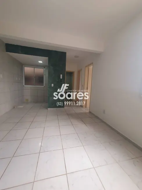 Foto 2 de Apartamento com 2 quartos à venda, 46m2 em Fragata, Pelotas - RS