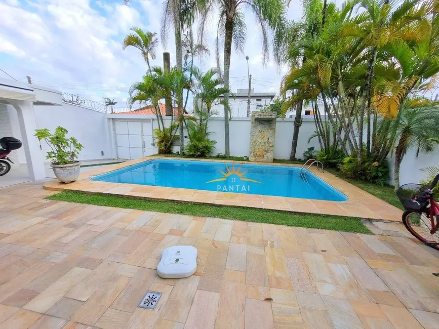 Casa com 3 quartos à venda, 432m2 em Guaruja - SP - imagem 1 Foto 1 de Casa com 3 quartos à venda, 432m2 em Guaruja - SP