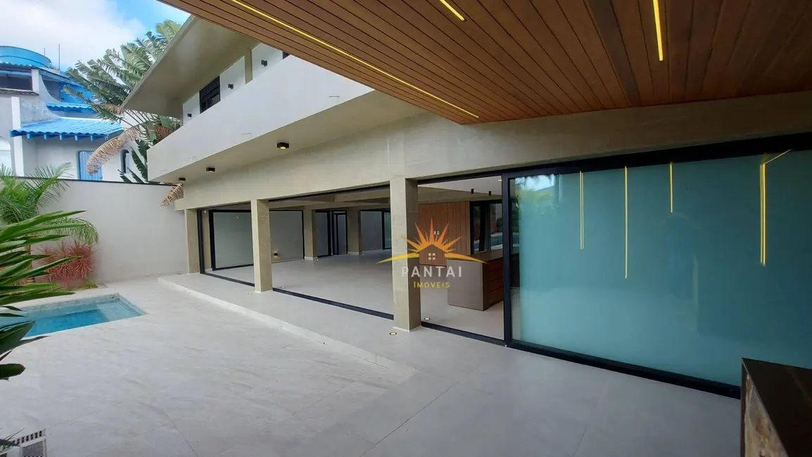 Casa com 5 quartos à venda, 1037m2 em Enseada, Guaruja - SP - imagem 5 Foto 5 de Casa com 5 quartos à venda, 1037m2 em Enseada, Guaruja - SP