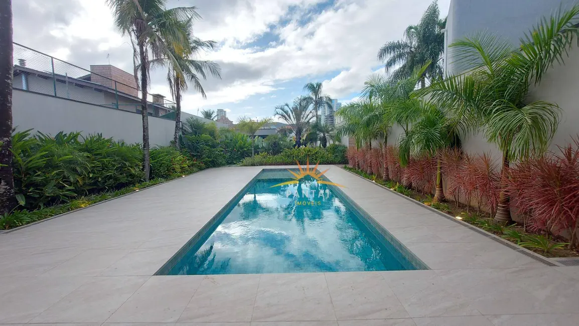 Casa com 5 quartos à venda, 1037m2 em Enseada, Guaruja - SP - imagem 4 Foto 4 de Casa com 5 quartos à venda, 1037m2 em Enseada, Guaruja - SP