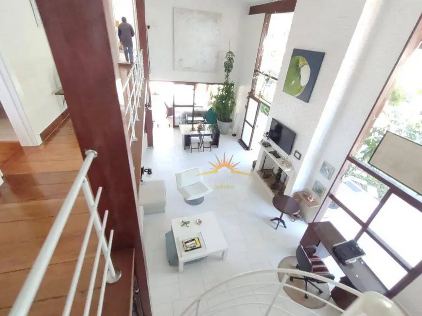 Casa com 6 quartos à venda, 900m2 em Jardim Virgínia, Guaruja - SP - imagem 8 Foto 8 de Casa com 6 quartos à venda, 900m2 em Jardim Virgínia, Guaruja - SP