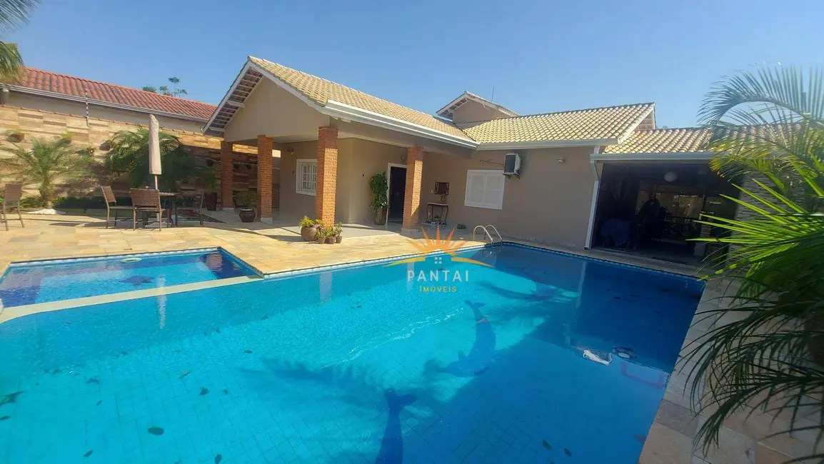 Casa com 3 quartos à venda, 525m2 em Jardim Virgínia, Guaruja - SP - imagem 3 Foto 3 de Casa com 3 quartos à venda, 525m2 em Jardim Virgínia, Guaruja - SP