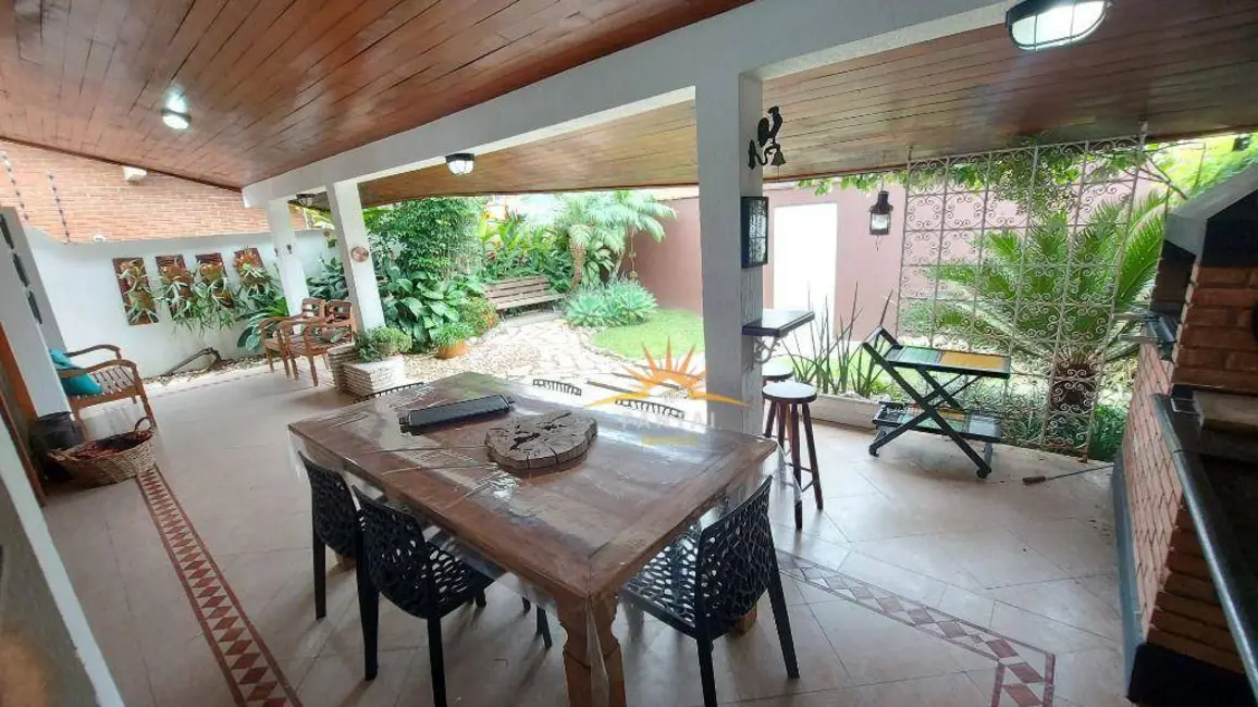 Casa com 4 quartos à venda, 450m2 em Jardim Virgínia, Guaruja - SP - imagem 8 Foto 8 de Casa com 4 quartos à venda, 450m2 em Jardim Virgínia, Guaruja - SP