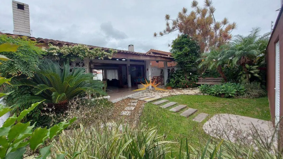 Casa com 4 quartos à venda, 450m2 em Jardim Virgínia, Guaruja - SP - imagem 2 Foto 2 de Casa com 4 quartos à venda, 450m2 em Jardim Virgínia, Guaruja - SP