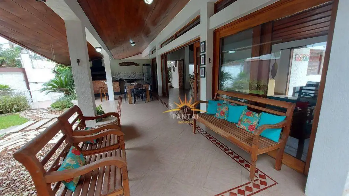 Casa com 4 quartos à venda, 450m2 em Jardim Virgínia, Guaruja - SP - imagem 6 Foto 6 de Casa com 4 quartos à venda, 450m2 em Jardim Virgínia, Guaruja - SP