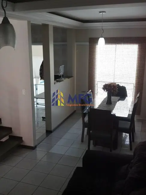 Foto 2 de Casa de Condomínio com 3 quartos à venda, 90m2 em Jardim Santa Cecília, Sorocaba - SP