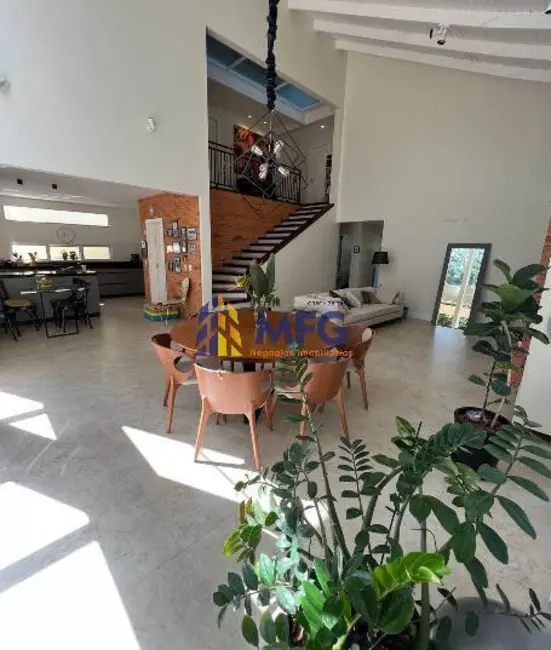 Foto 2 de Casa de Condomínio com 4 quartos à venda, 286m2 em Centro, Balneario Camboriu - SC