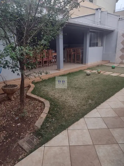 Foto 1 de Casa com 3 quartos à venda, 215m2 em Jardim Califórnia, Franca - SP