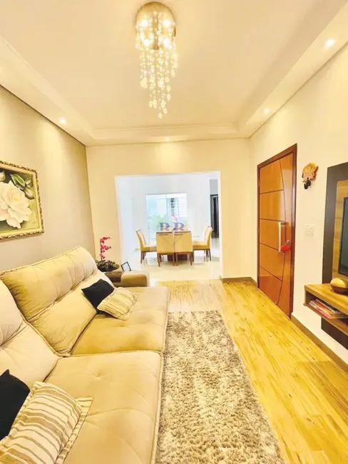 Foto 1 de Casa com 3 quartos à venda, 151m2 em Residencial Meireles, Franca - SP