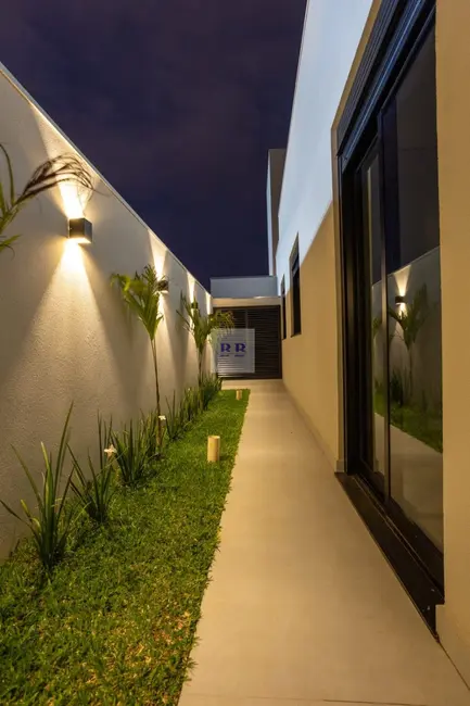 Foto 2 de Casa com 3 quartos à venda, 217m2 em Núcleo Agrícola Alpha, Franca - SP