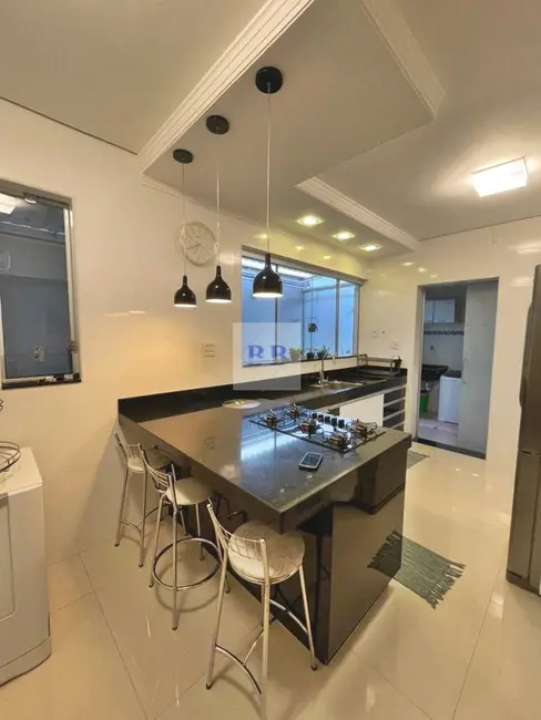 Foto 1 de Casa com 4 quartos à venda, 307m2 em Jardim Centenário, Franca - SP