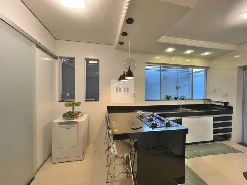 Foto 4 de Casa com 4 quartos à venda, 307m2 em Jardim Centenário, Franca - SP