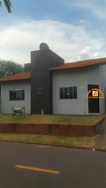 Casa com 3 quartos à venda, 250m2 em Centro, Terra Roxa - PR - imagem 5 Foto 5 de Casa com 3 quartos à venda, 250m2 em Centro, Terra Roxa - PR