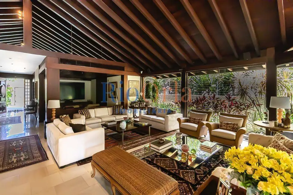 Casa com 4 quartos à venda, 1099m2 em Barra da Tijuca, Rio De Janeiro - RJ - imagem 8 Foto 8 de Casa com 4 quartos à venda, 1099m2 em Barra da Tijuca, Rio De Janeiro - RJ