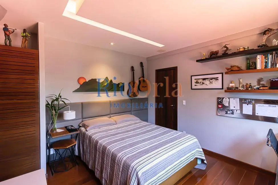 Casa com 4 quartos à venda, 1099m2 em Barra da Tijuca, Rio De Janeiro - RJ - imagem 5 Foto 5 de Casa com 4 quartos à venda, 1099m2 em Barra da Tijuca, Rio De Janeiro - RJ