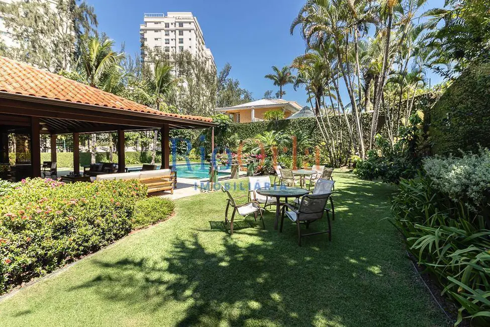 Casa com 4 quartos à venda, 1099m2 em Barra da Tijuca, Rio De Janeiro - RJ - imagem 4 Foto 4 de Casa com 4 quartos à venda, 1099m2 em Barra da Tijuca, Rio De Janeiro - RJ