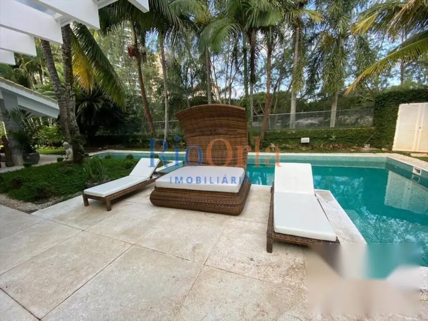 Casa com 4 quartos à venda, 1170m2 em Barra da Tijuca, Rio De Janeiro - RJ - imagem 4 Foto 4 de Casa com 4 quartos à venda, 1170m2 em Barra da Tijuca, Rio De Janeiro - RJ