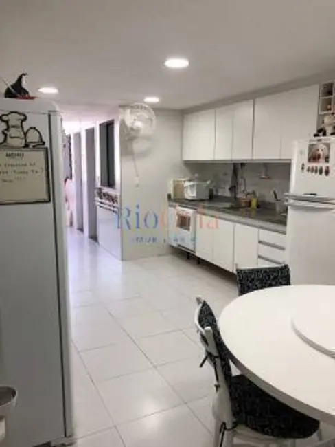 Apartamento com 4 quartos à venda, 246m2 em Barra da Tijuca, Rio De Janeiro - RJ - imagem 4 Foto 4 de Apartamento com 4 quartos à venda, 246m2 em Barra da Tijuca, Rio De Janeiro - RJ