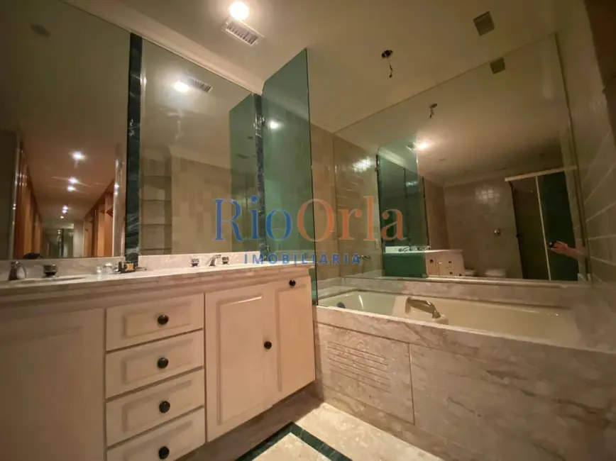 Apartamento com 4 quartos à venda, 211m2 em Barra da Tijuca, Rio De Janeiro - RJ - imagem 8 Foto 8 de Apartamento com 4 quartos à venda, 211m2 em Barra da Tijuca, Rio De Janeiro - RJ