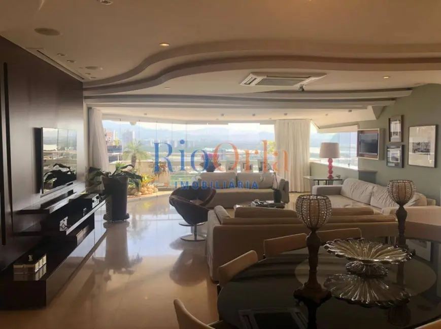 Apartamento com 3 quartos à venda, 230m2 em Barra da Tijuca, Rio De Janeiro - RJ - imagem 1 Foto 1 de Apartamento com 3 quartos à venda, 230m2 em Barra da Tijuca, Rio De Janeiro - RJ