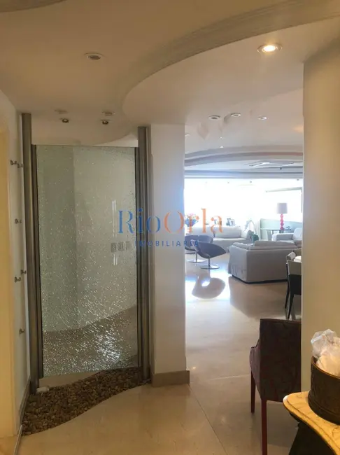 Apartamento com 3 quartos à venda, 230m2 em Barra da Tijuca, Rio De Janeiro - RJ - imagem 3 Foto 3 de Apartamento com 3 quartos à venda, 230m2 em Barra da Tijuca, Rio De Janeiro - RJ