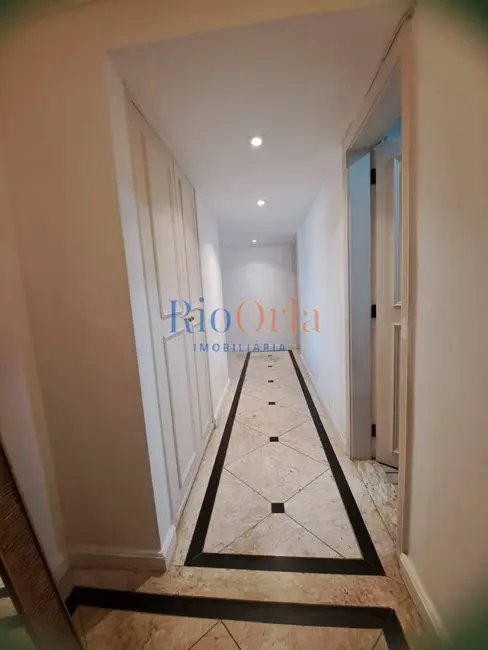 Apartamento com 3 quartos à venda, 230m2 em Barra da Tijuca, Rio De Janeiro - RJ - imagem 8 Foto 8 de Apartamento com 3 quartos à venda, 230m2 em Barra da Tijuca, Rio De Janeiro - RJ