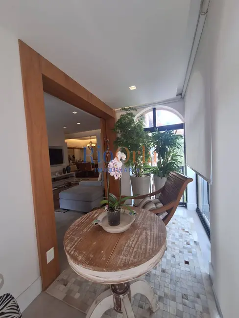 Apartamento com 3 quartos à venda, 130m2 em Rio De Janeiro - RJ - imagem 3 Foto 3 de Apartamento com 3 quartos à venda, 130m2 em Rio De Janeiro - RJ