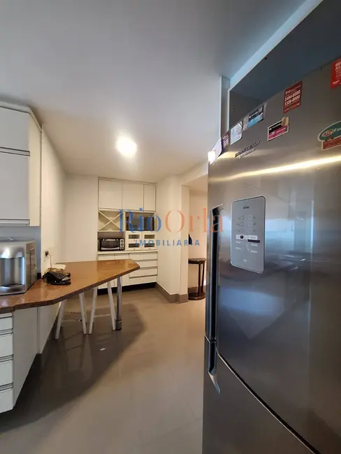 Apartamento com 4 quartos para alugar, 226m2 em Barra da Tijuca, Rio De Janeiro - RJ - imagem 9 Foto 9 de Apartamento com 4 quartos para alugar, 226m2 em Barra da Tijuca, Rio De Janeiro - RJ