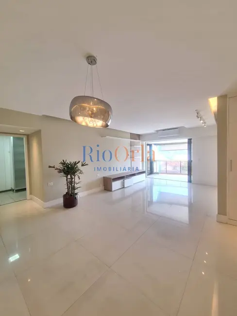 Apartamento com 4 quartos à venda, 157m2 em Barra da Tijuca, Rio De Janeiro - RJ - imagem 1 Foto 1 de Apartamento com 4 quartos à venda, 157m2 em Barra da Tijuca, Rio De Janeiro - RJ