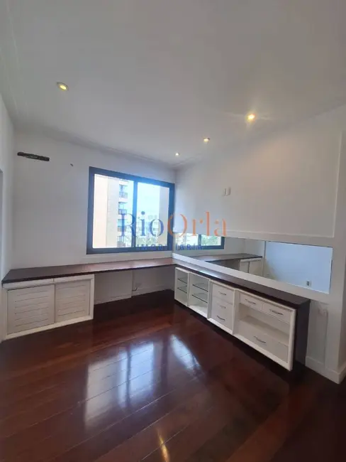 Apartamento com 4 quartos para alugar, 170m2 em Barra da Tijuca, Rio De Janeiro - RJ - imagem 9 Foto 9 de Apartamento com 4 quartos para alugar, 170m2 em Barra da Tijuca, Rio De Janeiro - RJ