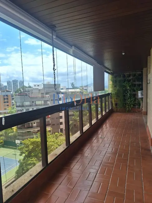 Apartamento com 4 quartos para alugar, 170m2 em Barra da Tijuca, Rio De Janeiro - RJ - imagem 3 Foto 3 de Apartamento com 4 quartos para alugar, 170m2 em Barra da Tijuca, Rio De Janeiro - RJ