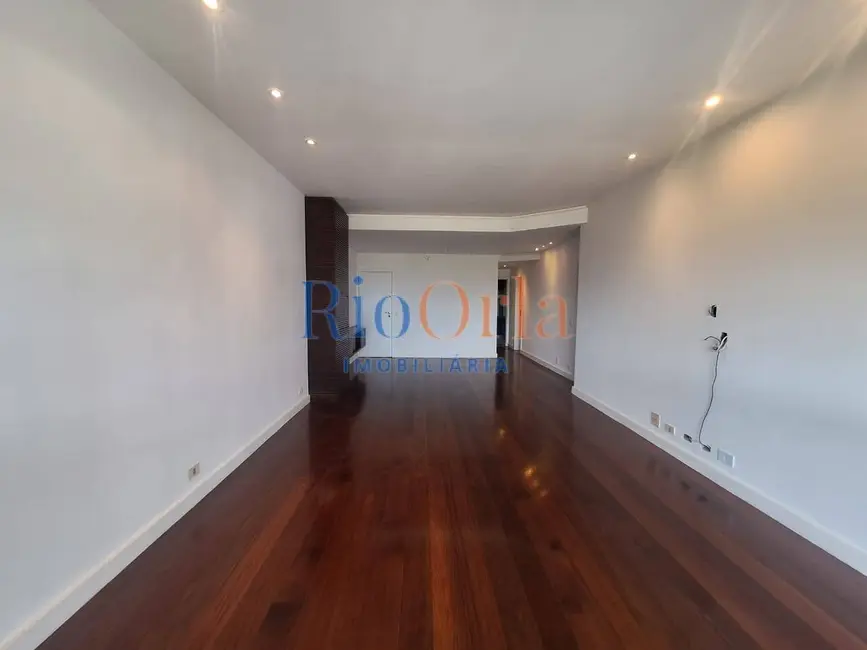 Apartamento com 4 quartos para alugar, 170m2 em Barra da Tijuca, Rio De Janeiro - RJ - imagem 5 Foto 5 de Apartamento com 4 quartos para alugar, 170m2 em Barra da Tijuca, Rio De Janeiro - RJ