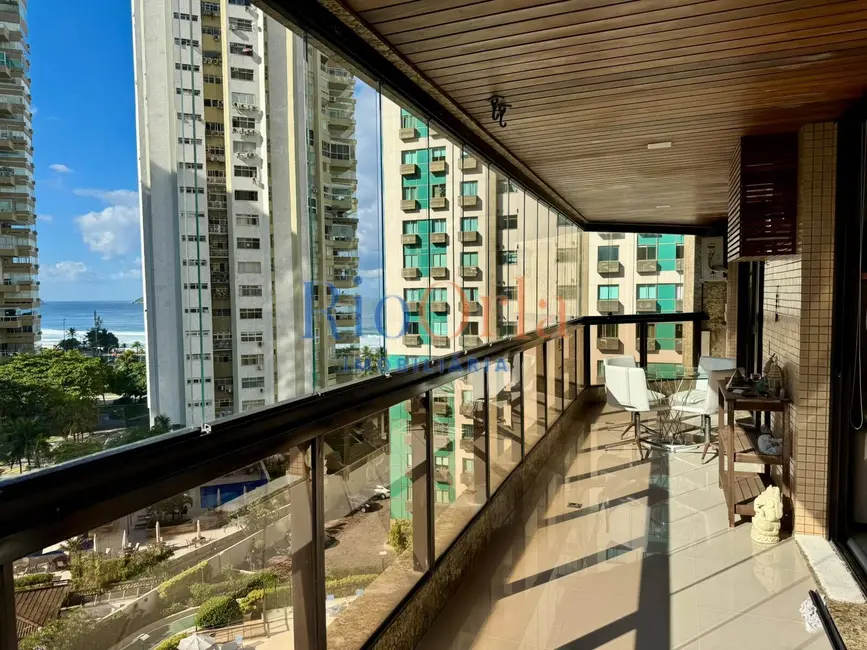 Apartamento com 3 quartos para alugar, 160m2 em Barra da Tijuca, Rio De Janeiro - RJ - imagem 1 Foto 1 de Apartamento com 3 quartos para alugar, 160m2 em Barra da Tijuca, Rio De Janeiro - RJ